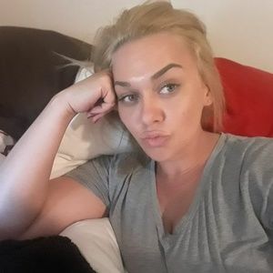 Meet your Posher, Caitlen